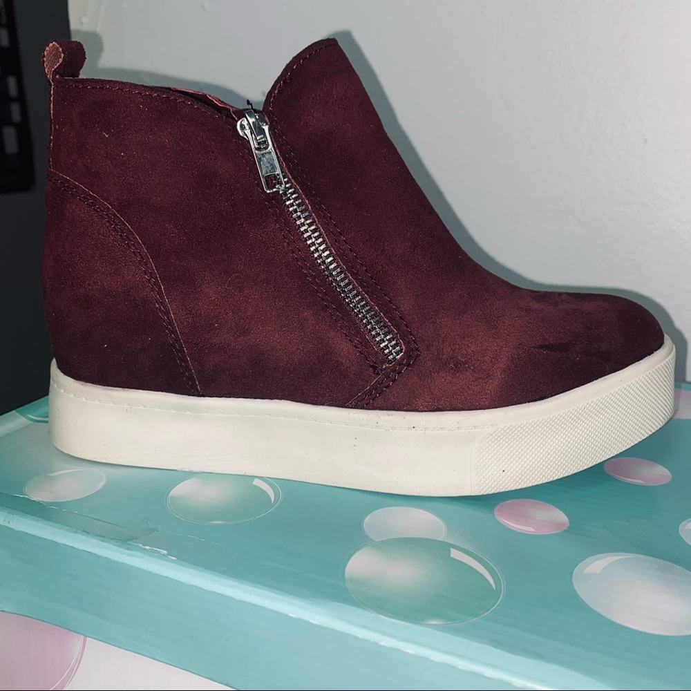 Soda Vino wine wedge sneakers size 6
